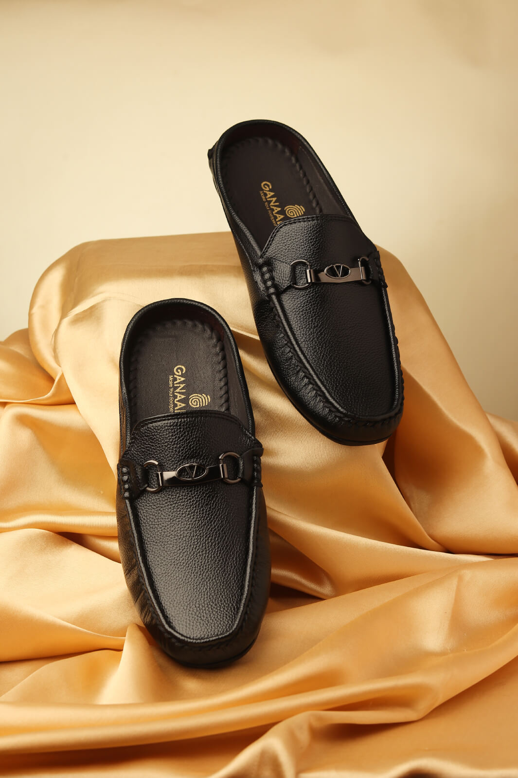 MATIN KIM ■ BOLD BUCKLE LEATHER MULE G-1068-2530-ELON-MULE-BLK-1.jpg